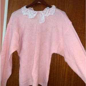 Vintage sweater with lace